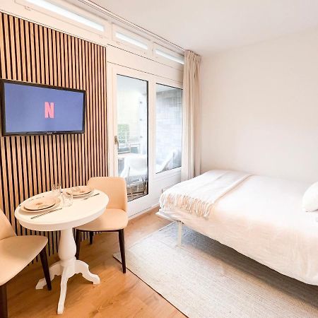 Bright Tiny Studio - Shared Pool & Sauna - Free Parking - Air Condition Muralto Luaran gambar