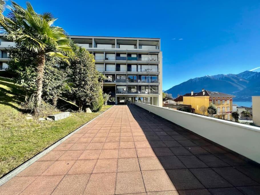 Bright Tiny Studio - Shared Pool & Sauna - Free Parking - Air Condition Muralto Luaran gambar