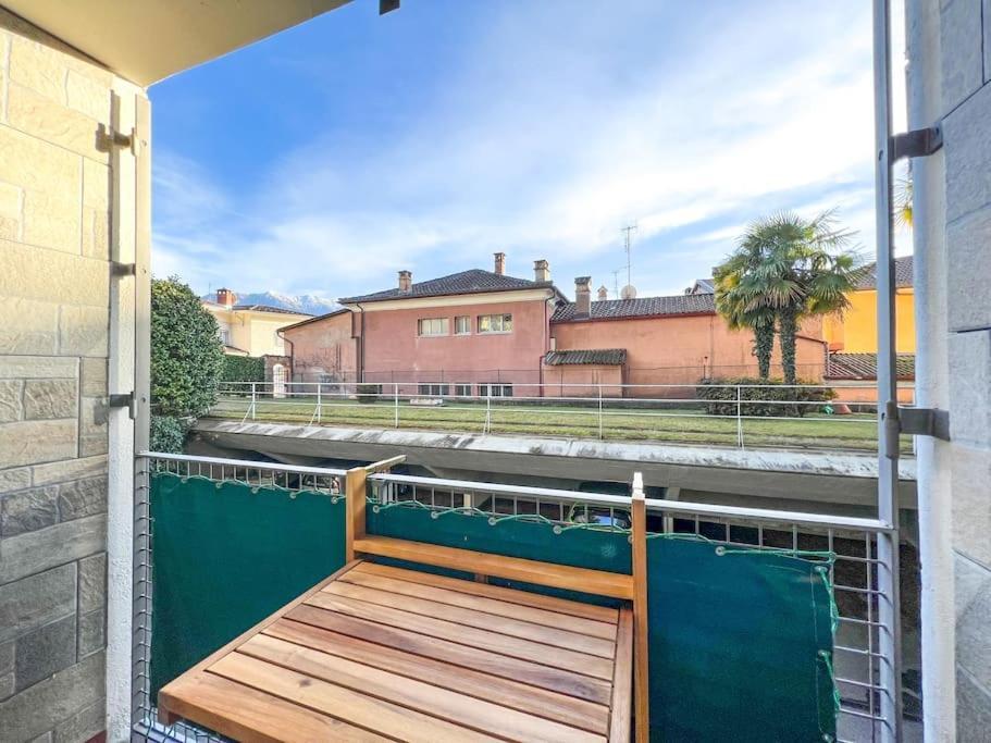Bright Tiny Studio - Shared Pool & Sauna - Free Parking - Air Condition Muralto Luaran gambar