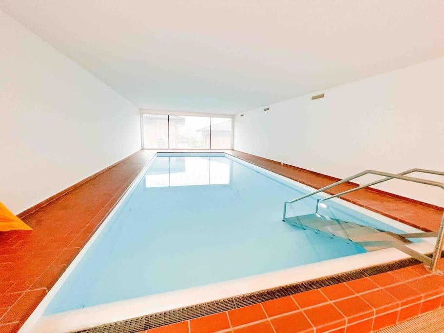 Bright Tiny Studio - Shared Pool & Sauna - Free Parking - Air Condition Muralto Luaran gambar