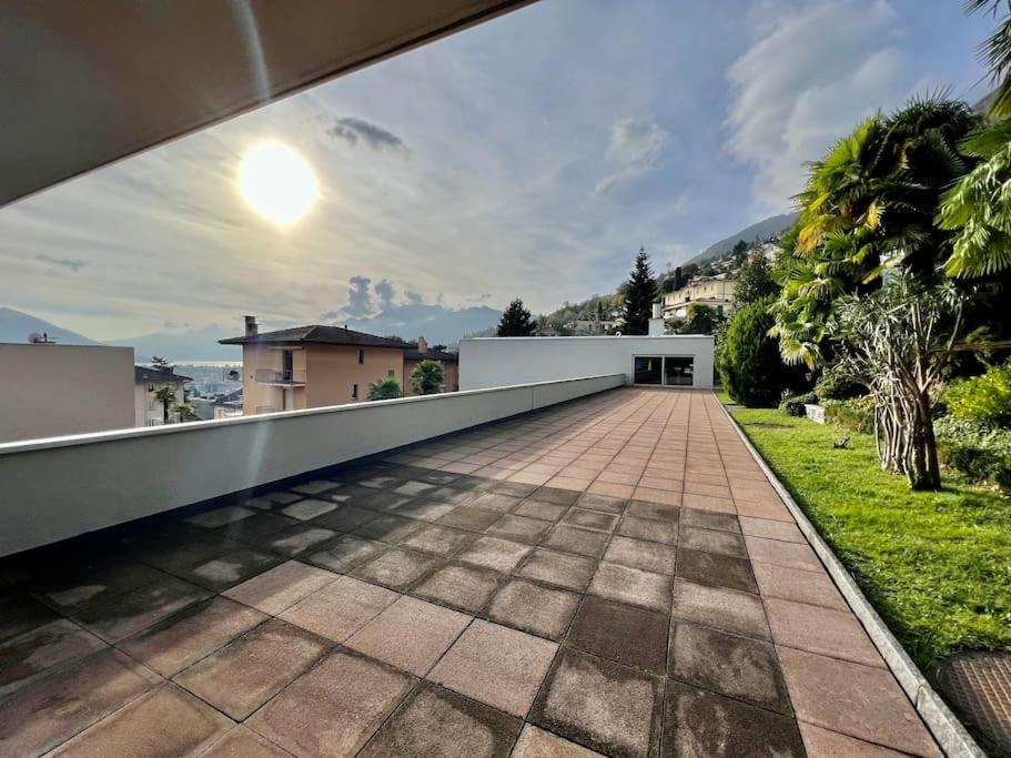 Bright Tiny Studio - Shared Pool & Sauna - Free Parking - Air Condition Muralto Luaran gambar